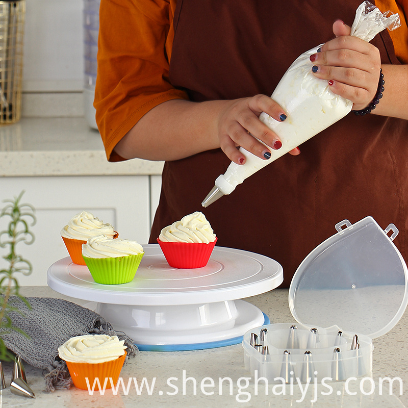 Cake Decorating set with heart shape plastic box Cake Decorating set with heart shape plastic box